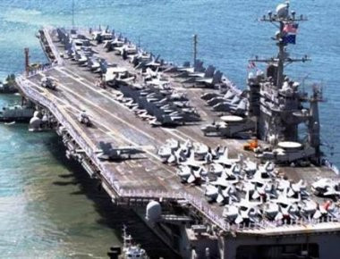 Αμερικανικό αεροπλανοφόρο και ιαπωνικά αντιτορπιλικά στην κορεατική χερσόνησο